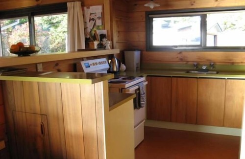 Hilltop Casa | Taupo Central, Lake Front, Hot Water Beach.