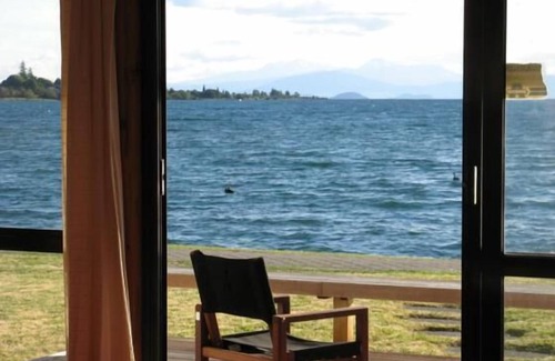 Hilltop Casa | Taupo Central, Lake Front, Hot Water Beach.