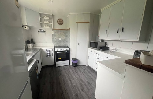 Oruanui Otro | Taupo handy location to hotspots like Huka Falls, international golf and more