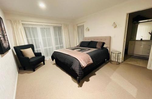 Tauranga Casa | TAURANGA CITY CBD 5TH AVE Elegant Entire Home