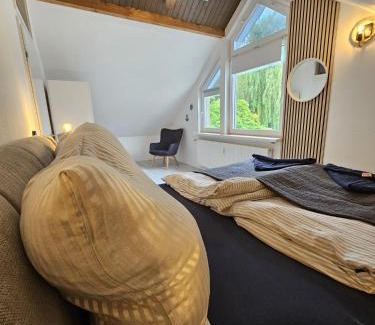 Altengroden Apartamento | Tautraum Suite mit Whirlpool und grünem Ausblick