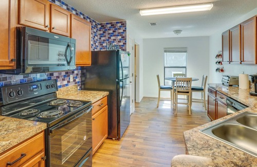 Tavares Casa | Tavares Retreat w/ Covered Patio & Private Yard