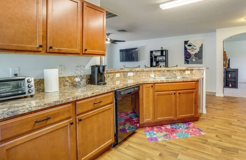 Tavares Casa | Tavares Retreat w/ Covered Patio & Private Yard