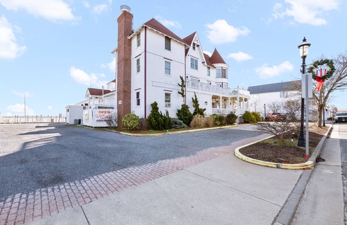 Somers Point Casa | TAVERN ON THE BAY HOTEL- Nucky Johnson Suite