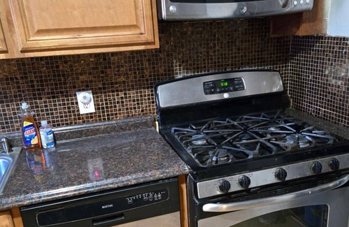 Dearborn Heights Casa | Tawheed House is a 3-bedroom house in lovely Redford with WiFi, AC.and more..