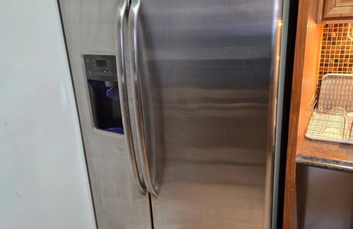 Dearborn Heights Casa | Tawheed House is a 3-bedroom house in lovely Redford with WiFi, AC.and more..