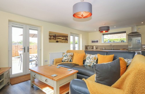 Ringstead Casa | TAWNY'S ROOST, pet friendly, with a garden in Snettisham