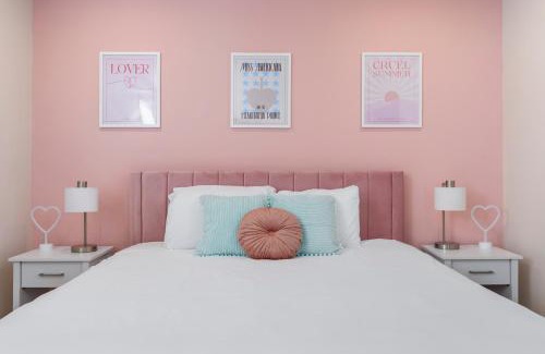 Woodbine Casa | Taylor Swift Eras Inspired Home-10 min to Broadway