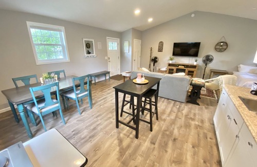 Traverse City Apartamento | TC TWO OAKS Studio / Downtown / Clean & Spacious