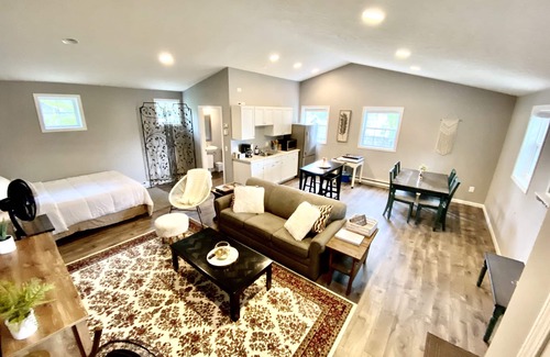 Traverse City Apartamento | TC TWO OAKS Studio / Downtown / Clean & Spacious