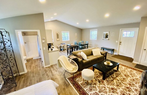 Traverse City Apartamento | TC TWO OAKS Studio / Downtown / Clean & Spacious