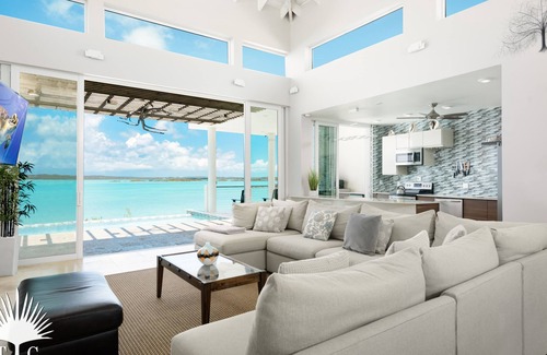 Ocean Point Casa | Caicos Cays Villa, una villa de lujo frente al mar de 4 dormitorios con impresionantes vistas.