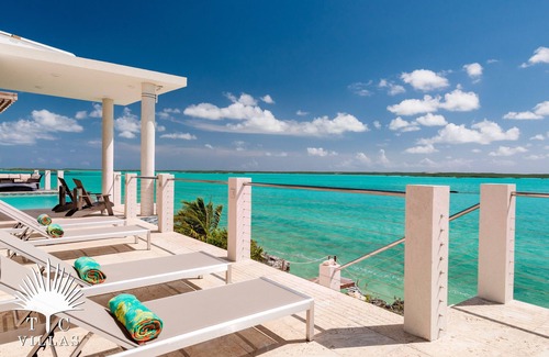 Ocean Point Casa | Caicos Cays Villa, una villa de lujo frente al mar de 4 dormitorios con impresionantes vistas.
