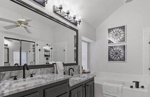 North Central Carrollton Casa | TCH - 3BR/2BA Home in Carrollton - B