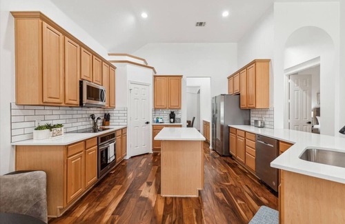 Richardson Casa | TCH - Spacious 4bd/2ba in Richardson w/ Ofc & Yard