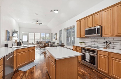 Richardson Casa | TCH - Spacious 4bd/2ba in Richardson w/ Ofc & Yard