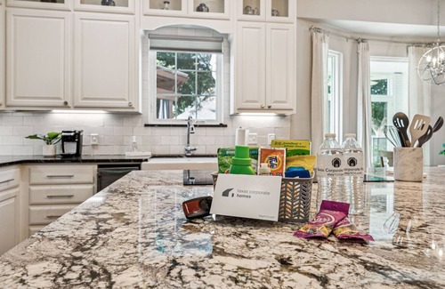Fort Worth Casa | TCH -Spacious 4bd/4ba home in Fort Worth with Pool