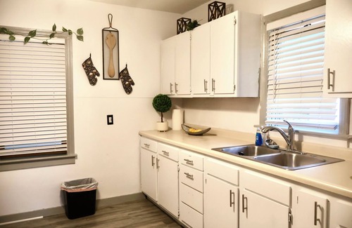 Macalester - Groveland Casa | Comfortable 2-Bedroom House in Mac-Groveland Near Dining & Colleges