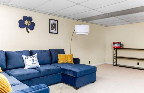 South Bend Apartamento | TDJ Getaway 4BR Home with game room
