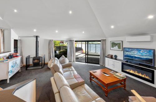 Taupo Casa | Te Aroha Whare, Cozy 3BR Retreat With Garage and BBQ