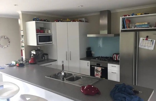 Te Horo Beach Casa | Te Horo - Large House Close to Beach and Amenities