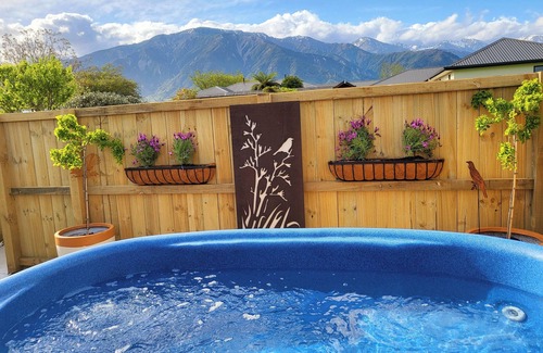 Kaikoura Casa | Te Mahuru Retreat Kaikoura. 2 Hot Tubs, Outstanding Views, Space to Play & Relax