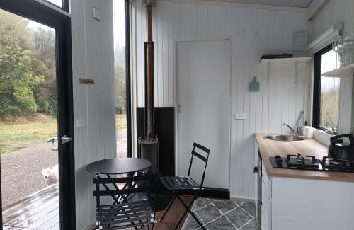 Shannon Casa | Te Paki Dam View by Tiny Away