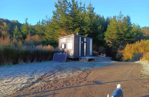 Shannon Casa | Te Paki Dam View by Tiny Away