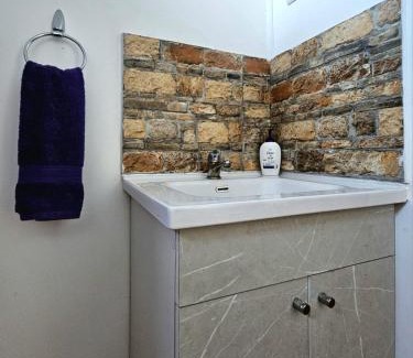Hanga Roa Casa | Te Ra a Travel Suit Matrimonial