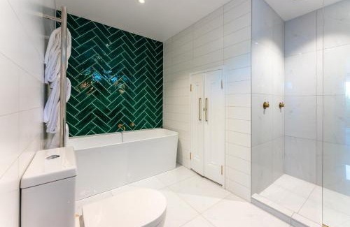 Omiha Casa | Te Whau Retreat - Whole Property - Be My Guest Waiheke