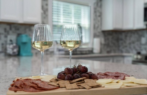 Morehead City Apartamento | Golf Cart~Pet Friendly~Near Downtown~Teach's Reach