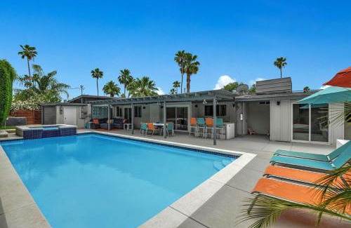 Sunrise Vista Chino Casa | Teal and Tangerine Retreat - Meredith Lodging