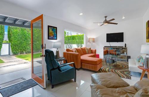 Sunrise Vista Chino Casa | Teal and Tangerine Retreat - Meredith Lodging