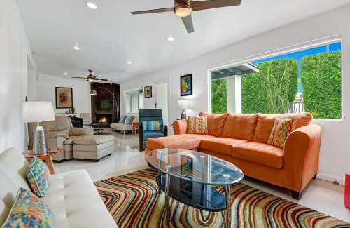 Sunrise Vista Chino Casa | Teal and Tangerine Retreat - Meredith Lodging