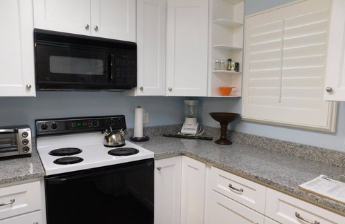 North Myrtle Beach Condominio | Teal Lake #2211 2 Bedroom Condo by RedAwning