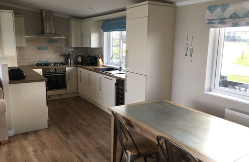 Truro Cabina | Teal Lodge Cornwall - Luxury 2-bed Lodge with hot tub & heated indoor pool