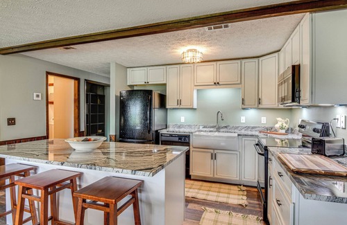 Dillard Condominio | Tee Off in the Mtns: Sky Valley Condo w/ View!