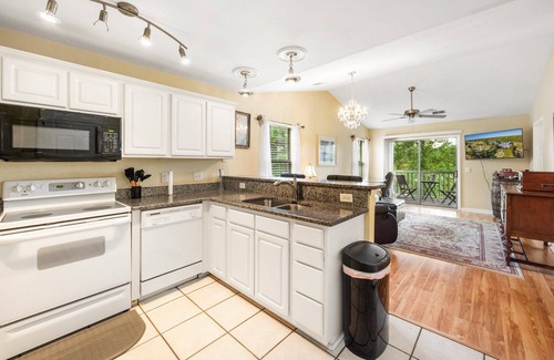 Pawleys Island Condominio | Tee Time Escape condo in Beautiful True Blue Golf Resort with Community Pool