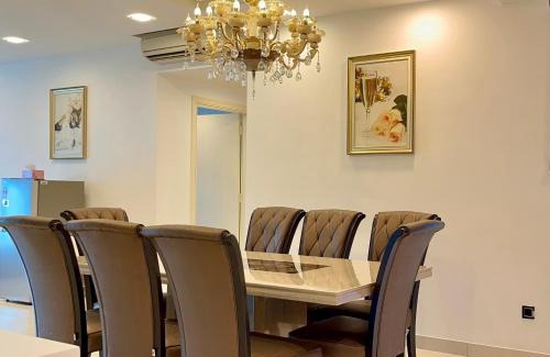 Nusajaya Apartamento | Teega Residence - Near Legoland, 2000 sqft, Family Gathering #4BR4B #10pax by Cowidea