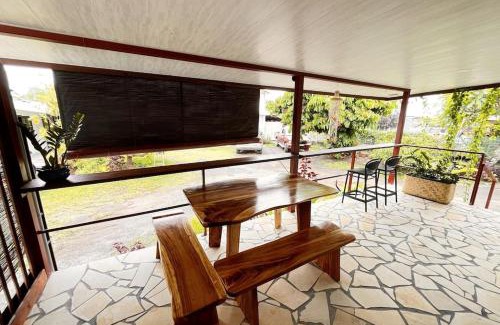 Punaauia Casa | Tehei Beach House Wifi AC Beachfront Sunset