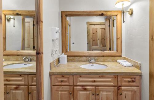 Mountain Village Casa | Telluride Mountain Lodge Skiin Out amazing location