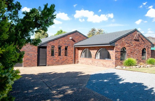 Lake Albert Casa | Telopea - Contemporary & Refined Sophistication