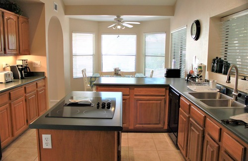 Greater Corona Village Casa | Gran casa de vacaciones - Community POOL & SPA-