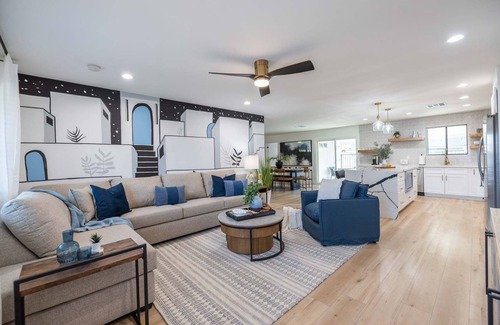 Rural-Geneva Casa | Tempe Wesleyan 4 Bedroom Home by RedAwning