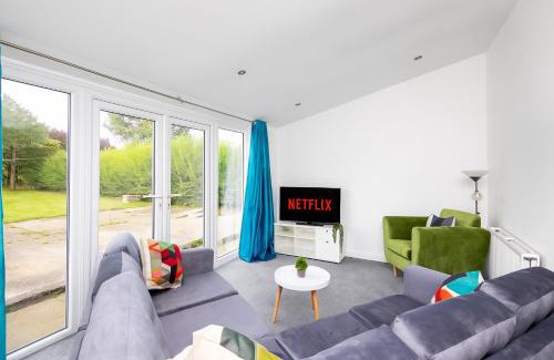 Whitkirk Casa | Temple by Alt-Stay Accommodation - 4 Bed House Ideal For Workforces & Relocations - Weekly & Monthly Rates Available