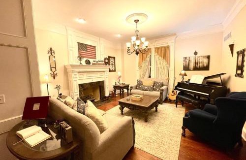 Independence Casa | Temple View Inn with Music Studio