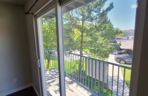 Lakeview Condominio | Temple view with a pool
