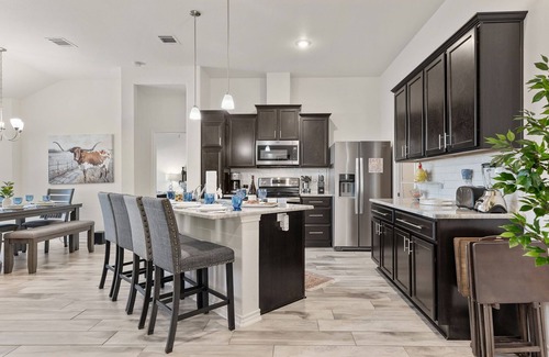 Temple Casa | 6 Bed|2 Ba|Min to Meta|5 min to BS&W|FAST Wi-Fi