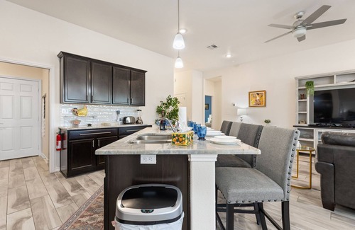 Temple Casa | 6 Bed|2 Ba|Min to Meta|5 min to BS&W|FAST Wi-Fi