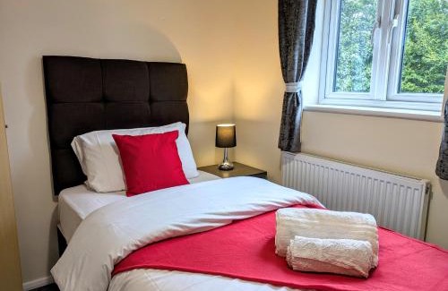 Telford Casa | Tempting Telford 4 bed house
